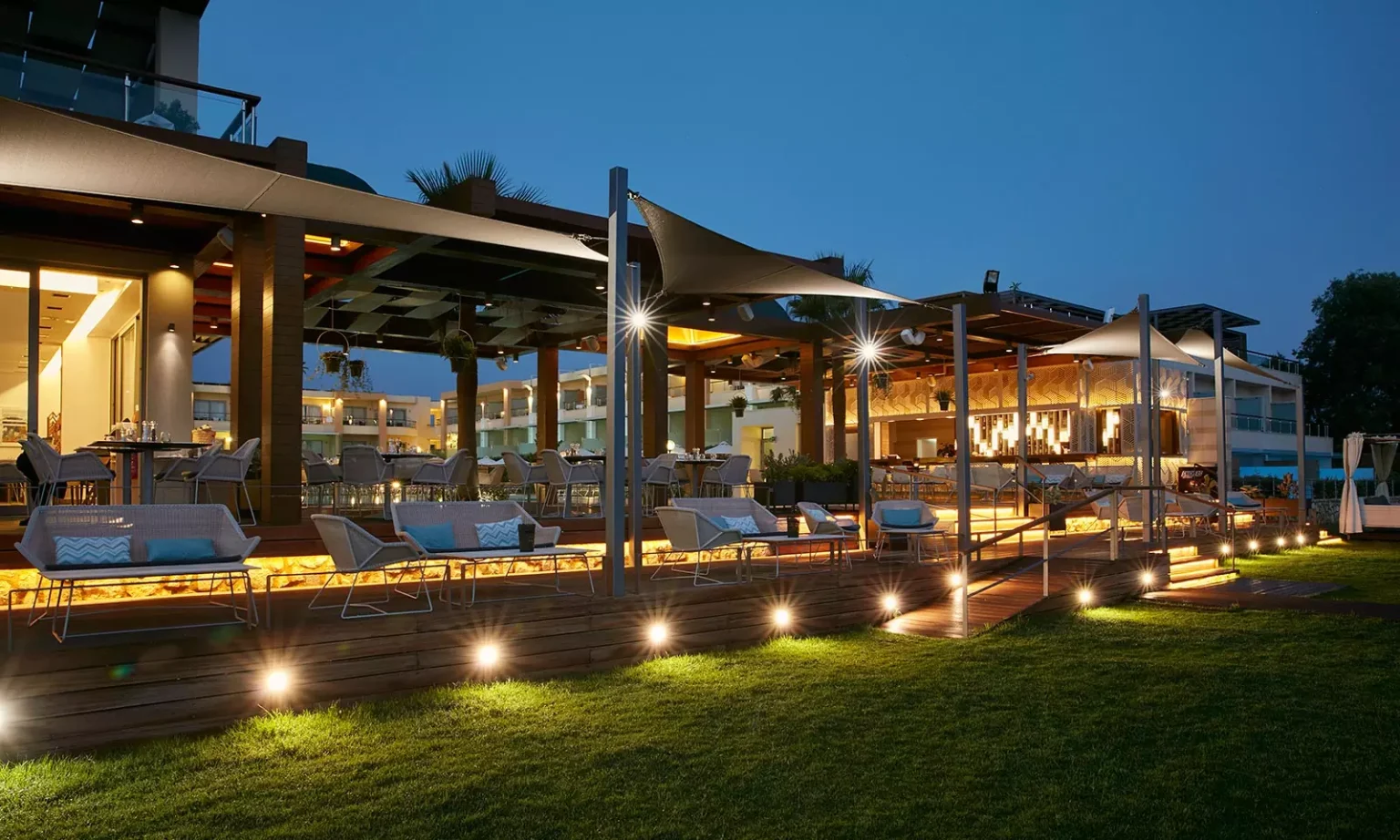 2a.-thalassa-restaurant-bar.jpg